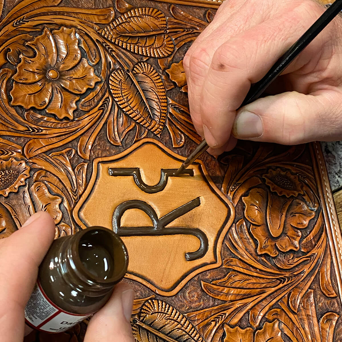 DW Leathermaker in Celina Texas Handpainting tooling